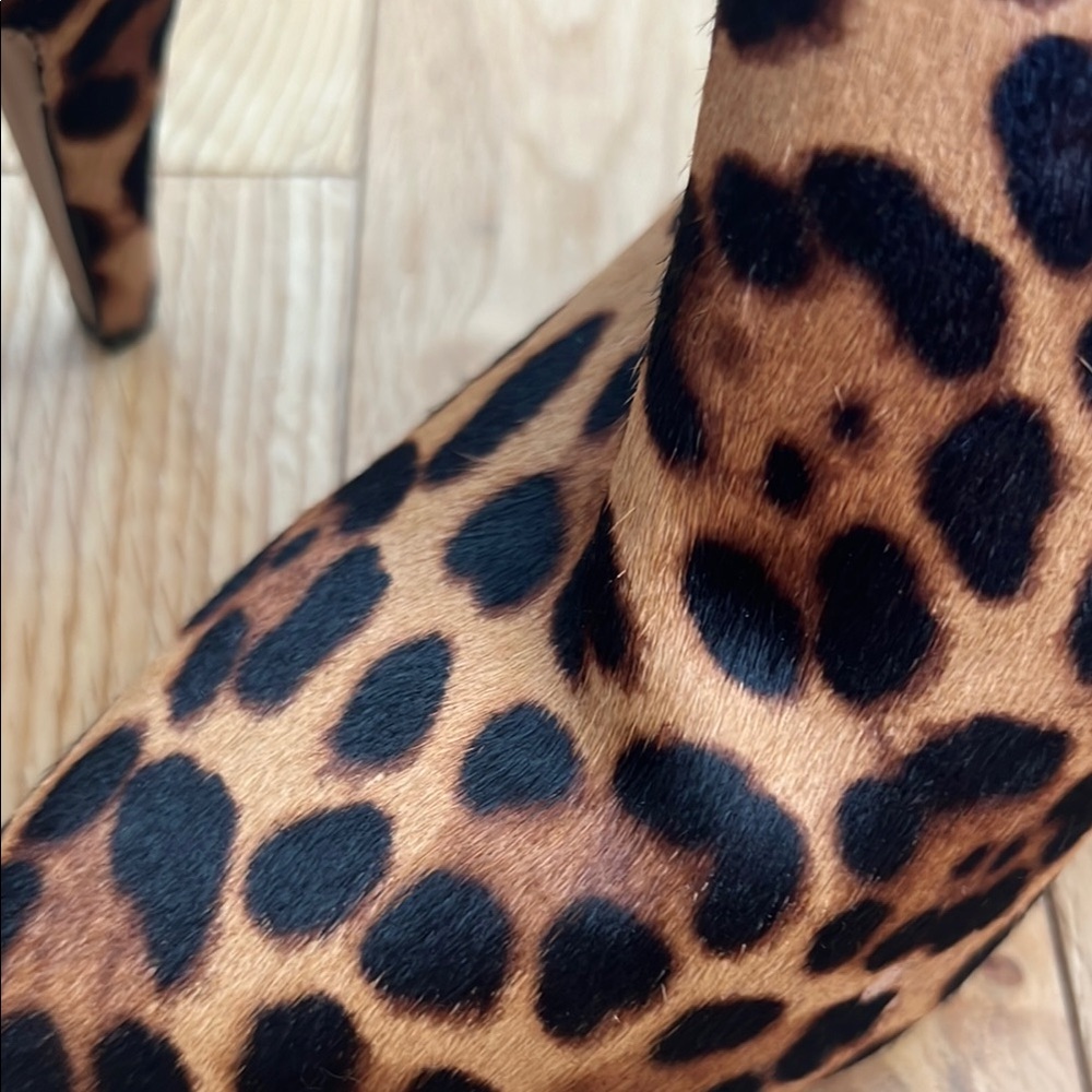 Vince Camuto Nandy Cow Hair Leopard Print Ankle Boots, Sz 9.5, excellent used - Picture 10 of 12